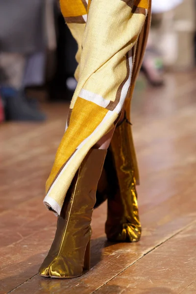 Look 10